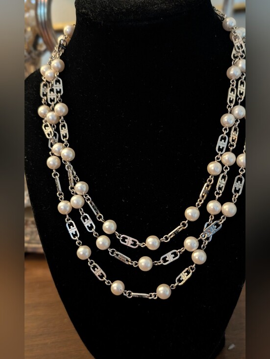Jewelry - Elegant Infinity Faux Pearl Necklace with Silver Chain